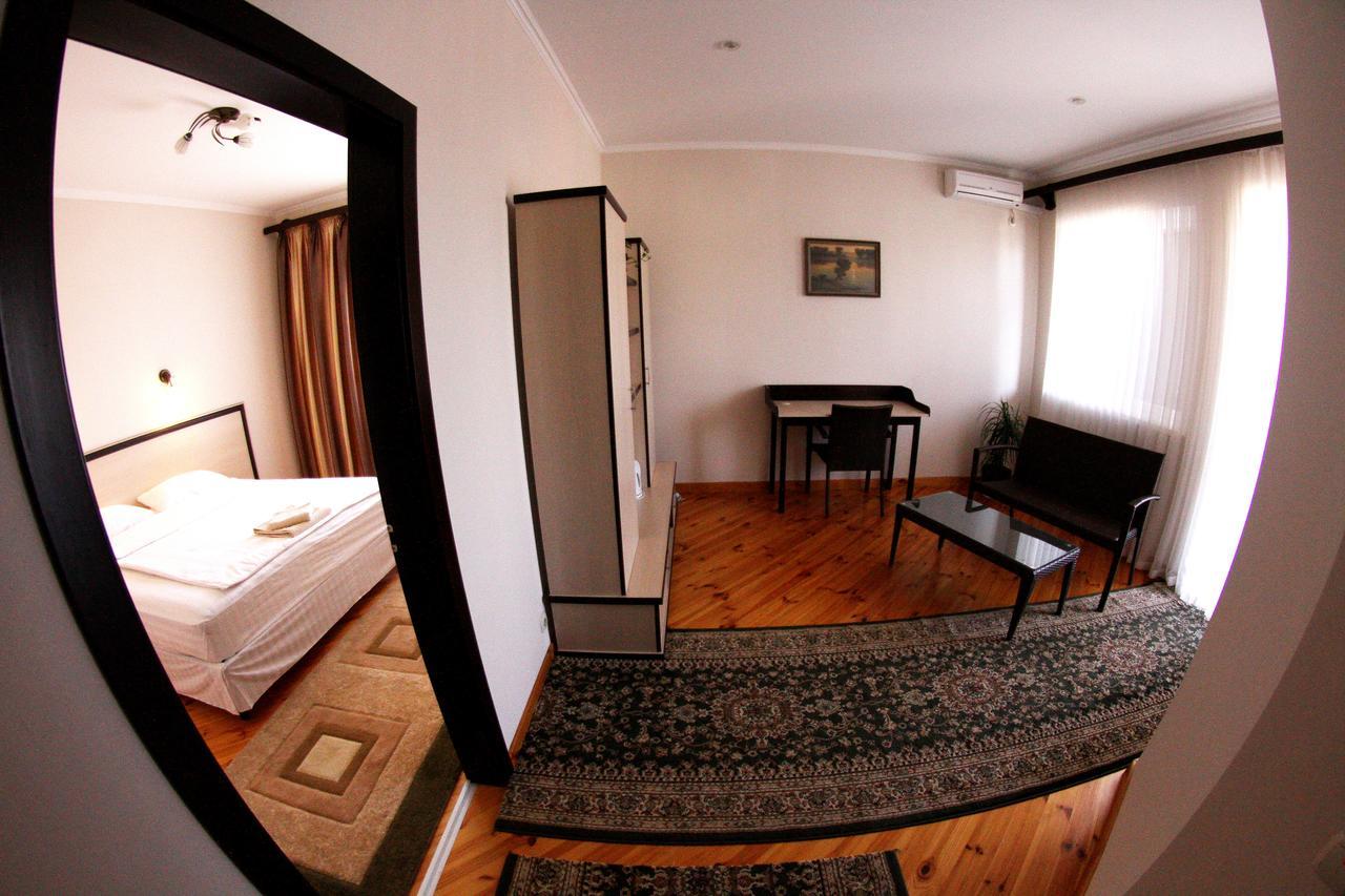 Uyut Hotel Csernyihiv Kültér fotó