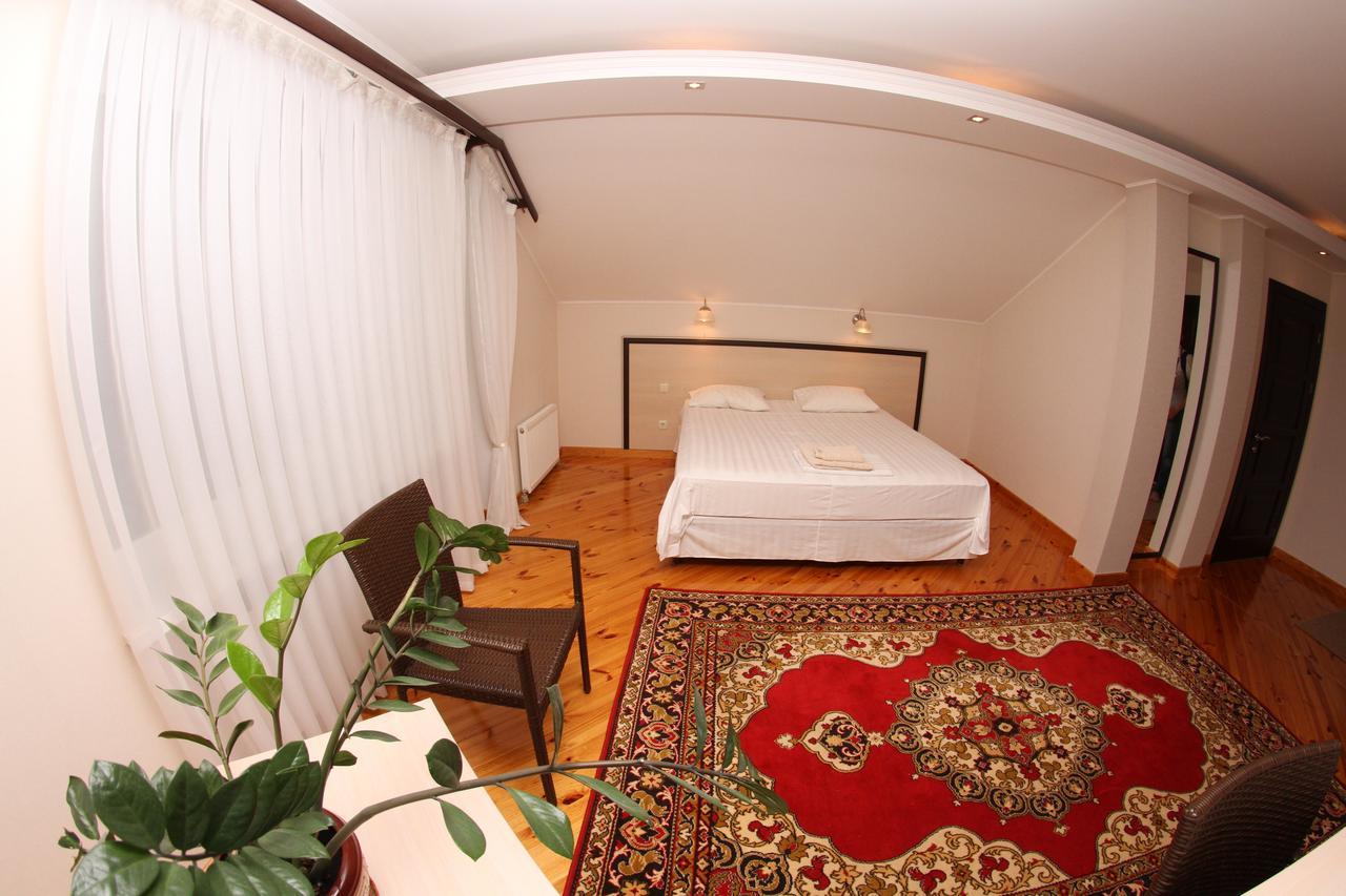 Uyut Hotel Csernyihiv Kültér fotó