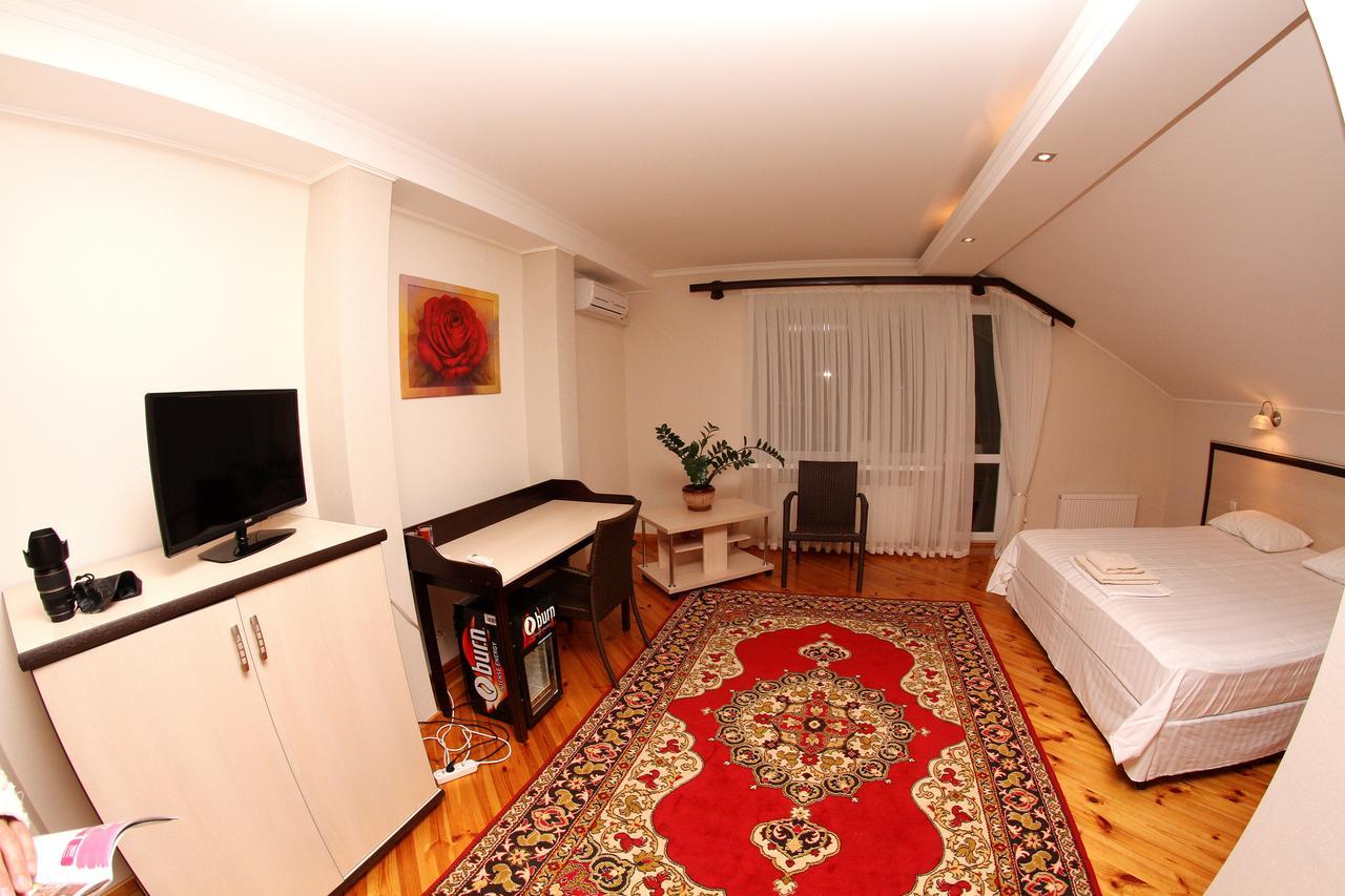 Uyut Hotel Csernyihiv Kültér fotó